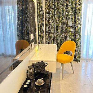 Deluxe Jacuzzi Beach Front